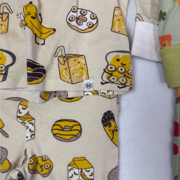 Bundle of 2 pajama sets from Honest Baby Clothing, both in size 6 years. - Picture 3 of 5